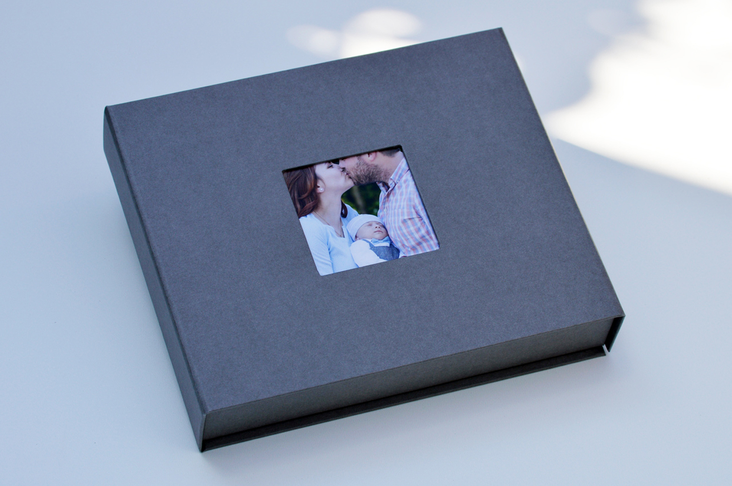 Box für einen USB Stick und 13 x 18 cm Bilder