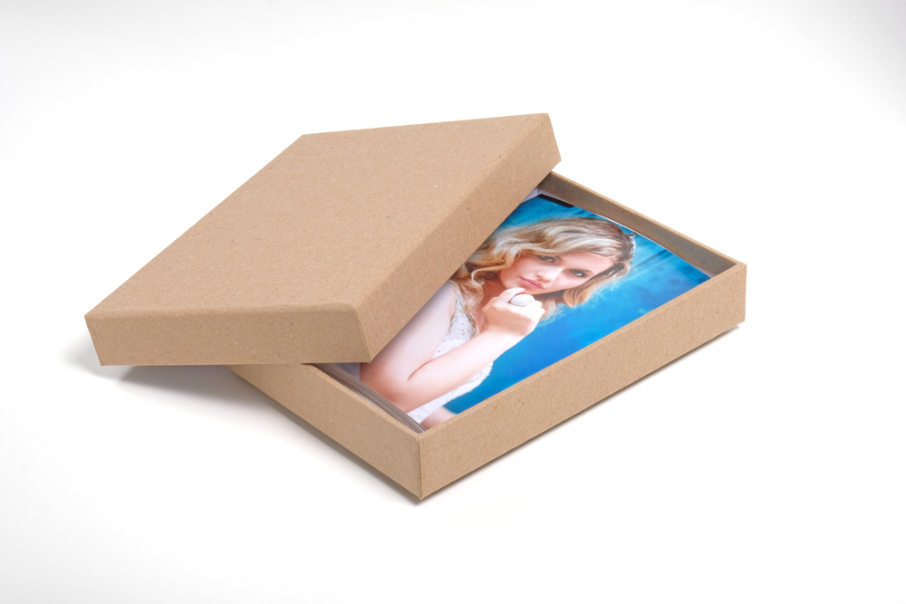 Bilderbox  2-teilig von Jorgensen. Für Prints bis 13x19. Füllhöhe 30mm, Bezug Kraftpapier