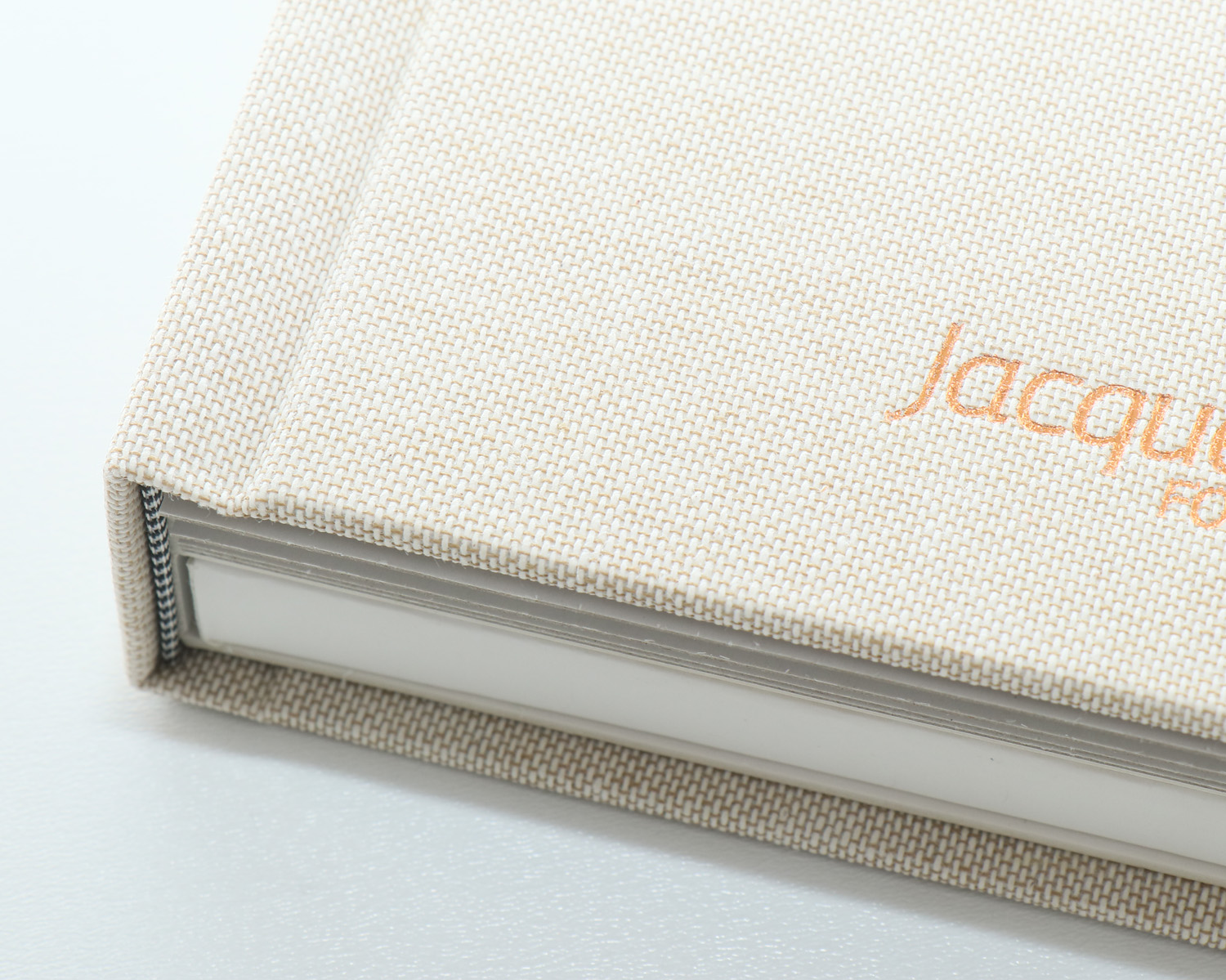 Album Leinen, Oatmeal, mit Prägung, Peel & Stick Album 15x15cm