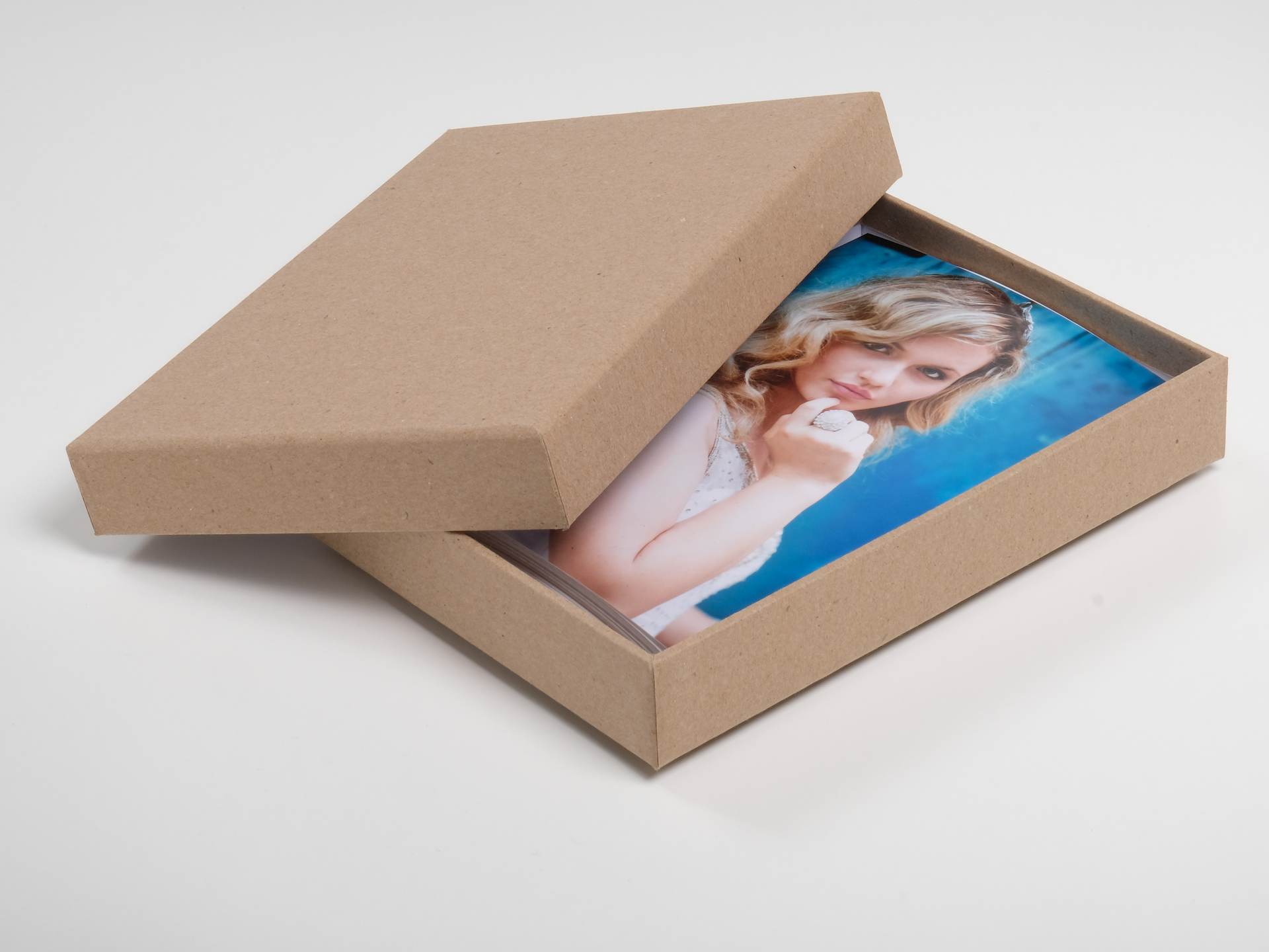 Bilderbox  2-teilig von Jorgensen. Für Prints bis 13x19. Füllhöhe 30mm, Bezug Kraftpapier