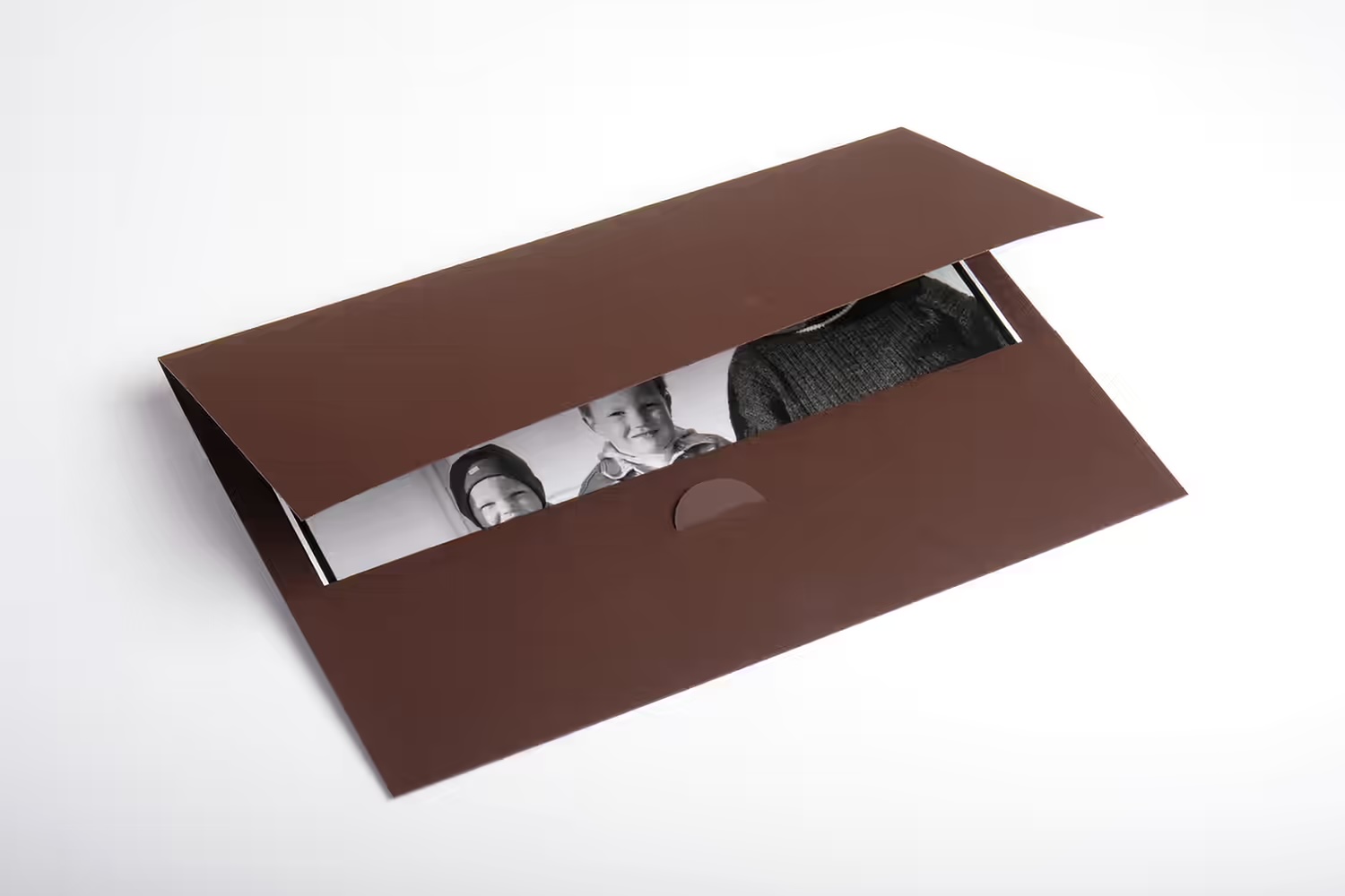 Braune Abgabemappe für Bilder im Format 20 × 30 cm
