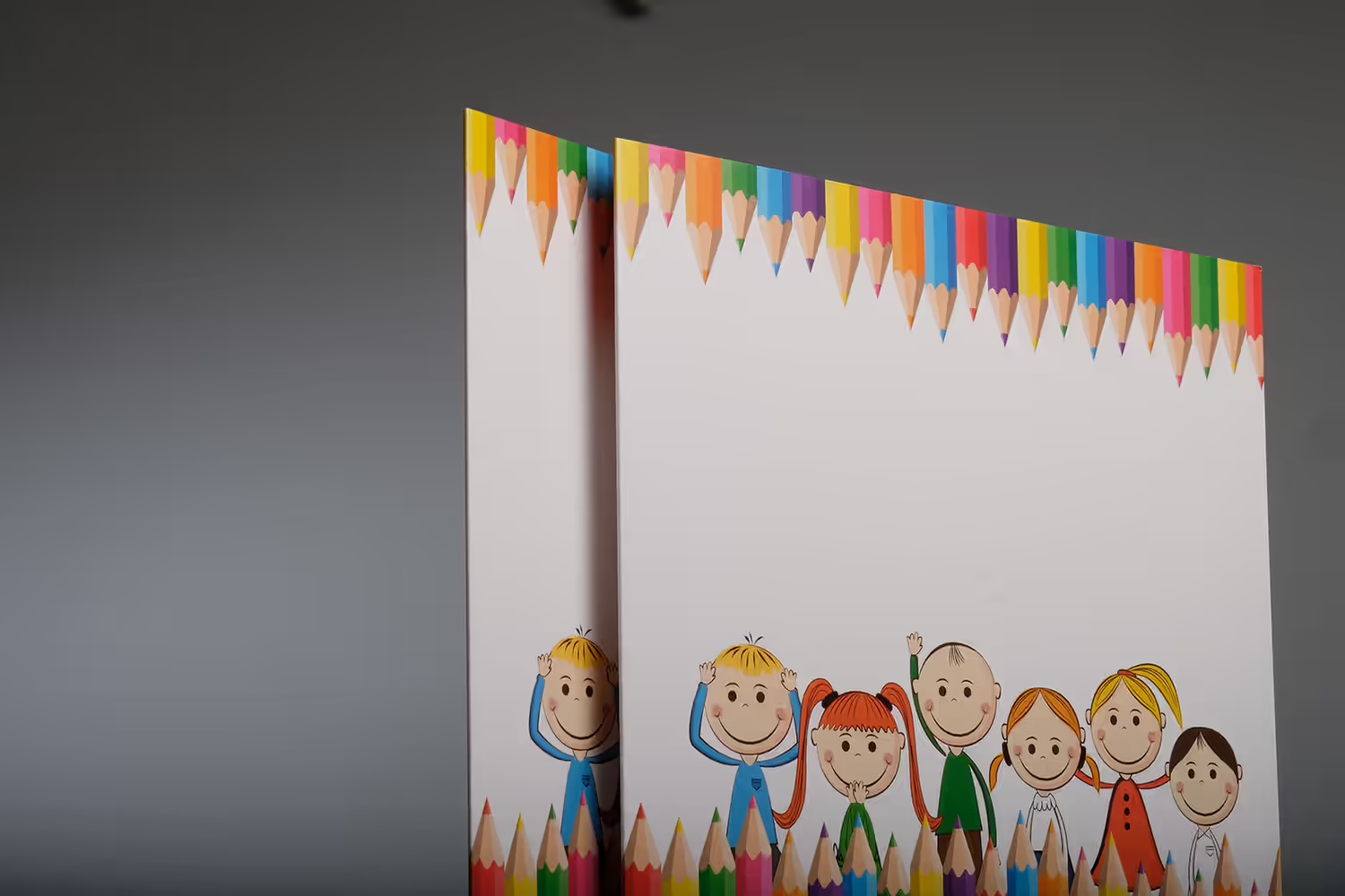 Mappe Buntstifte mit gezeichneten Kindern