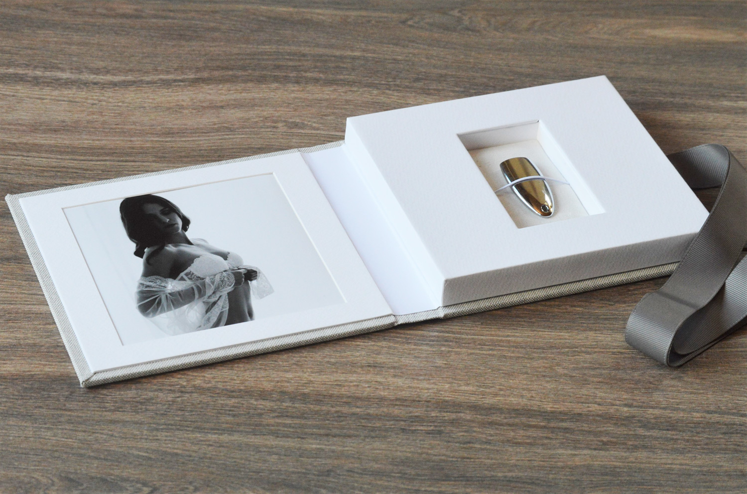 USB Case Leinen mit Passepartout 13x13cm
