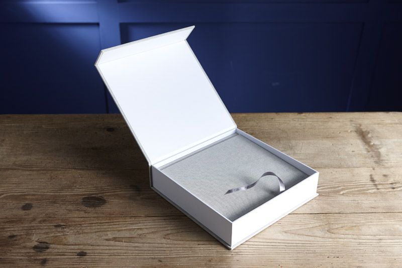 Leinen Album 20x20, Peel&Stick, 10 Blatt = 20 Seiten, Farben: Oatmeal + Storm