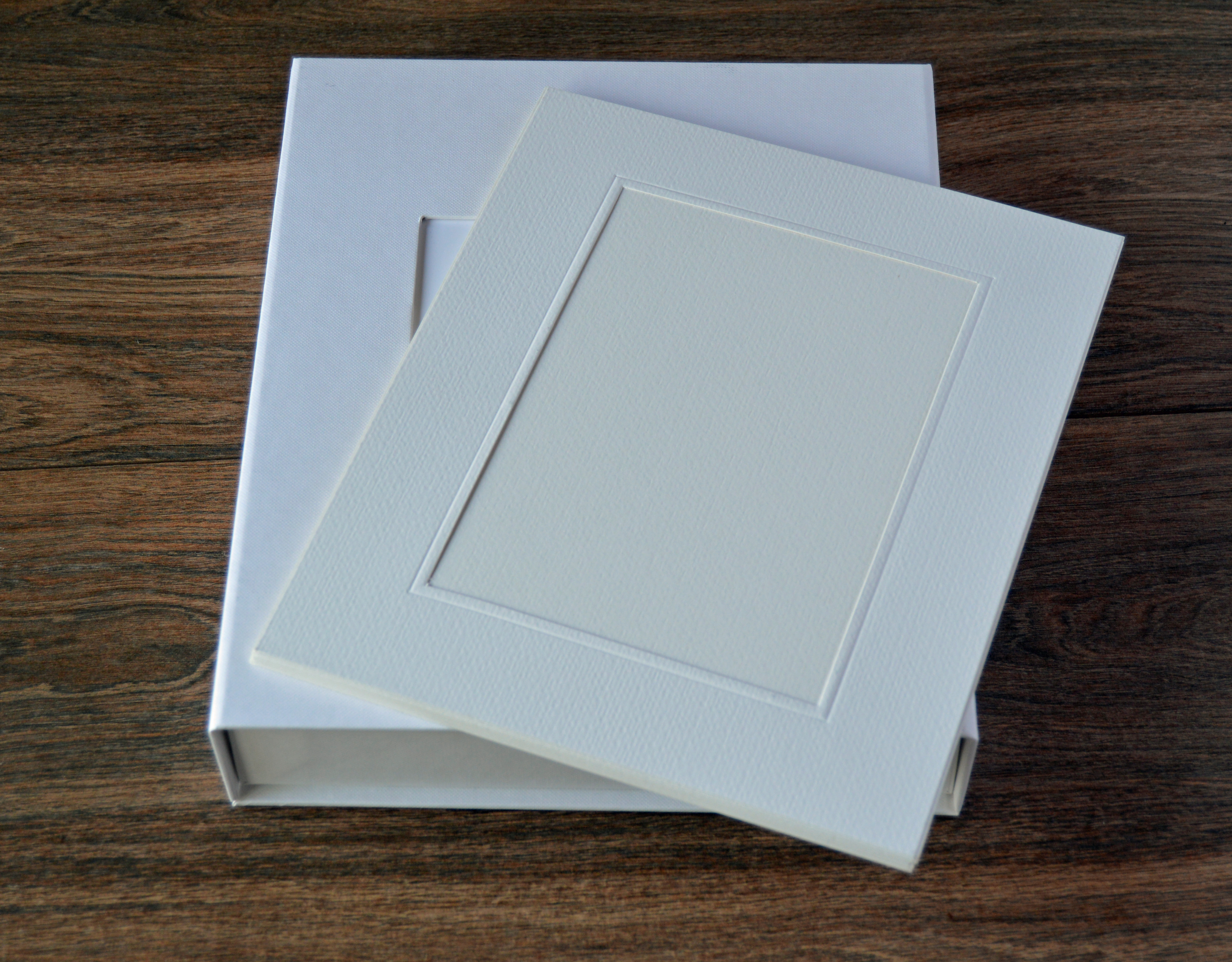 Portraitbox mit Bildausschnitt für 20x24 Magnetverschluss