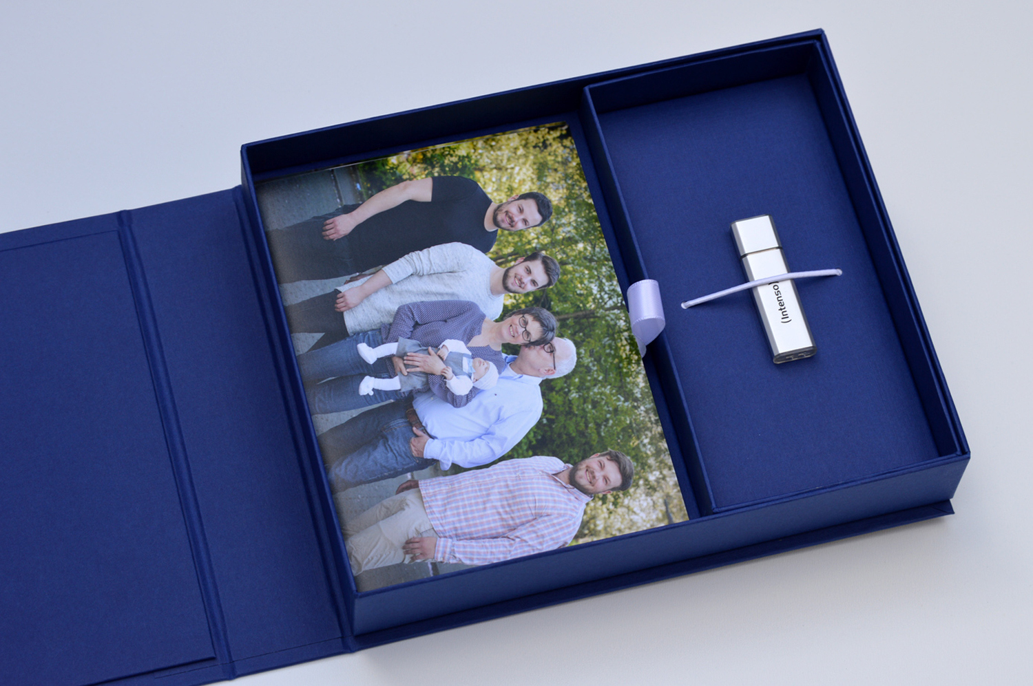 Box f√ºr einen USB Stick und 13 x 18 cm Bilder