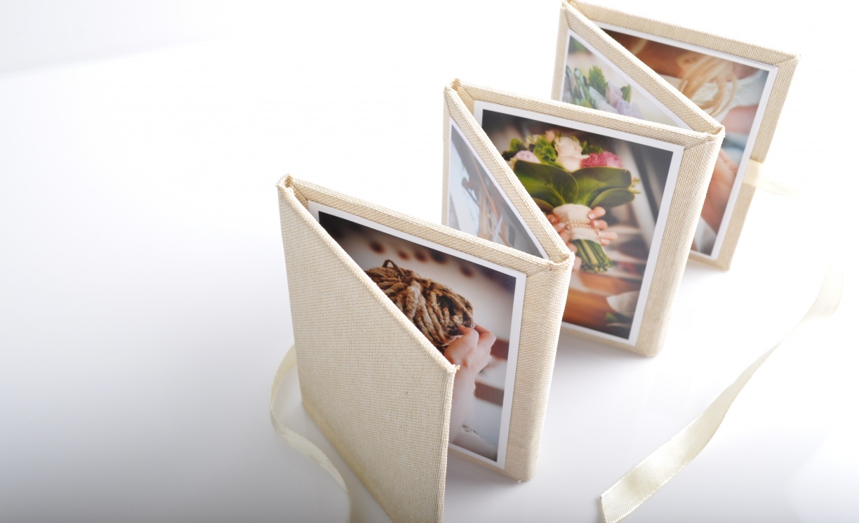 Jorgensen Peel&Stck Zick-Zack Album mit Satinband, Leporello 10x10cm, für 10 Prints, Farbe: Leinen --Oatmeal