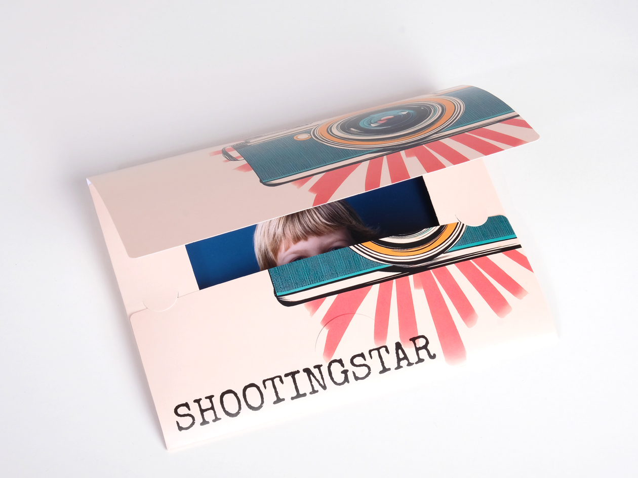 Faltmappe Shootingstar für 15x20, aufgestellt, mit Kameramotiv und eingelegtem Foto
