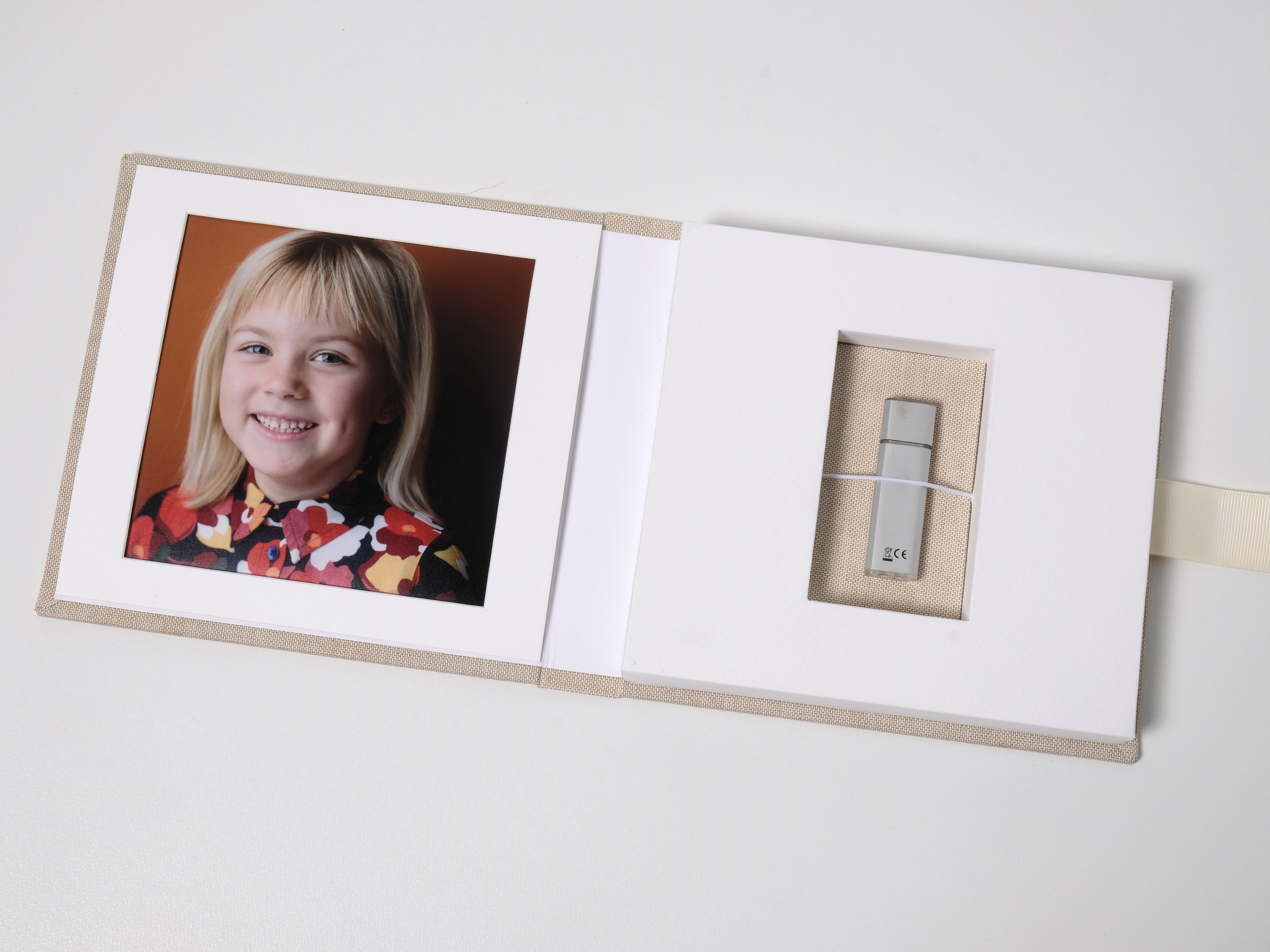 USB Case Leinen mit Passepartout 13x13