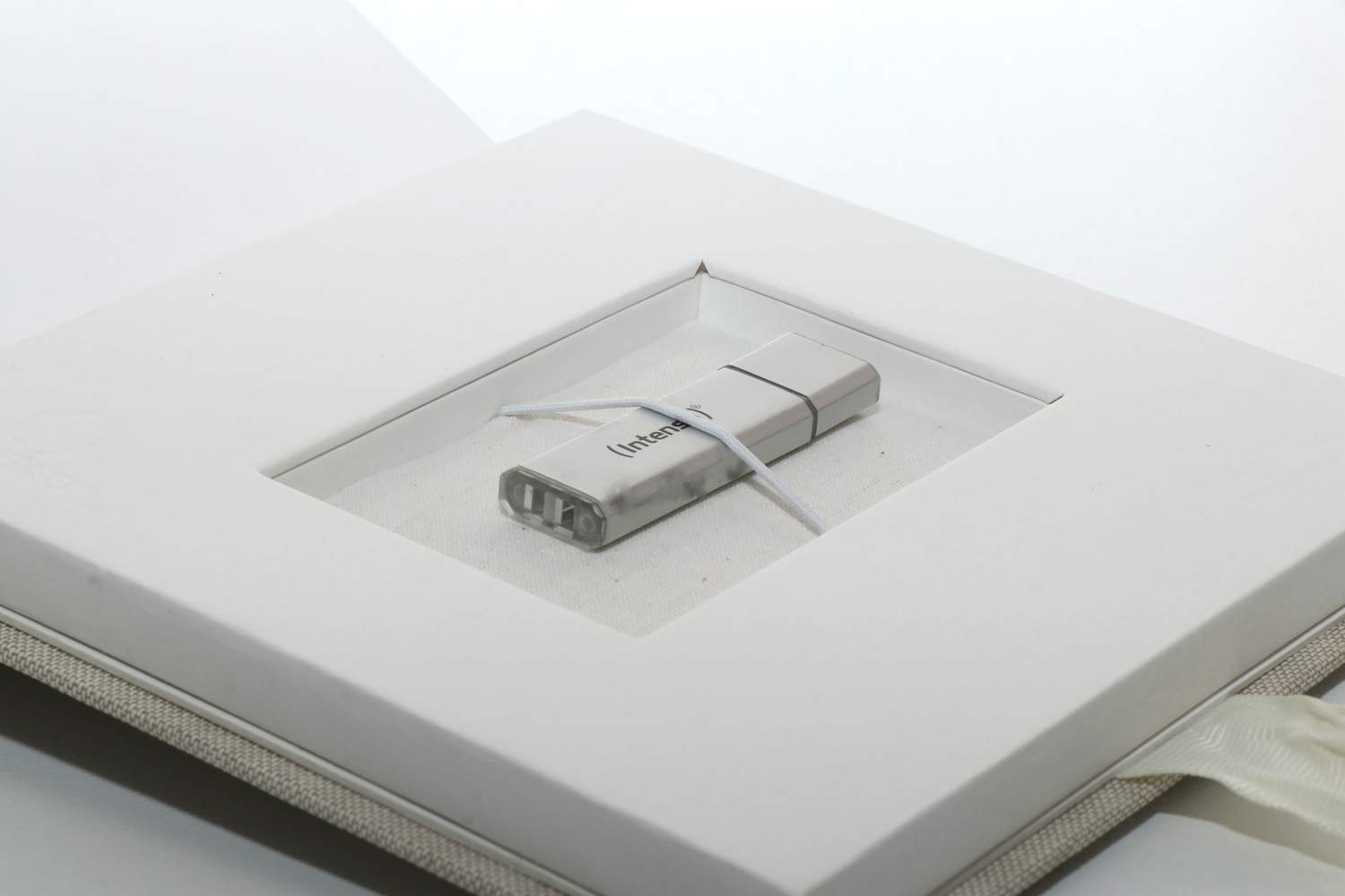 USB  Inlay im Album 15x15cm für Prints und USB, Farbe Leinen, Storm